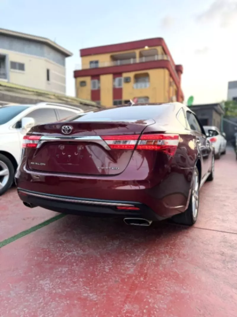 Toyota Avalon   - 2014