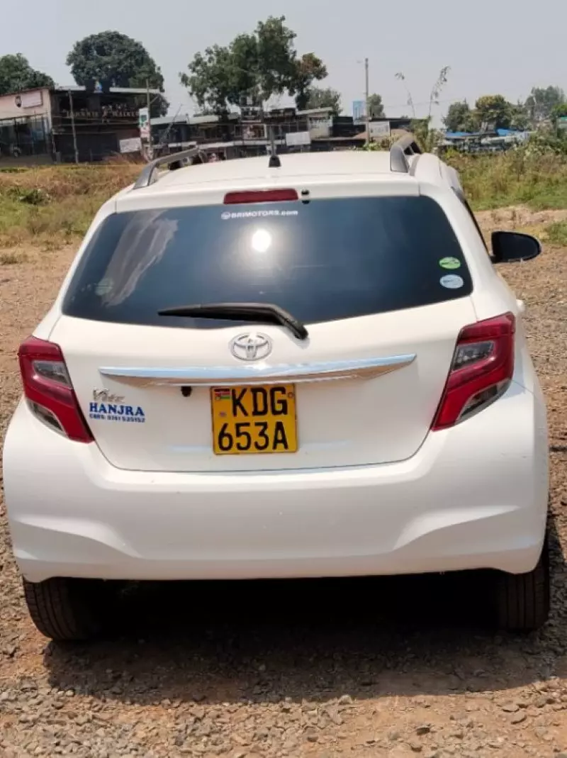 Toyota Vitz   - 2016