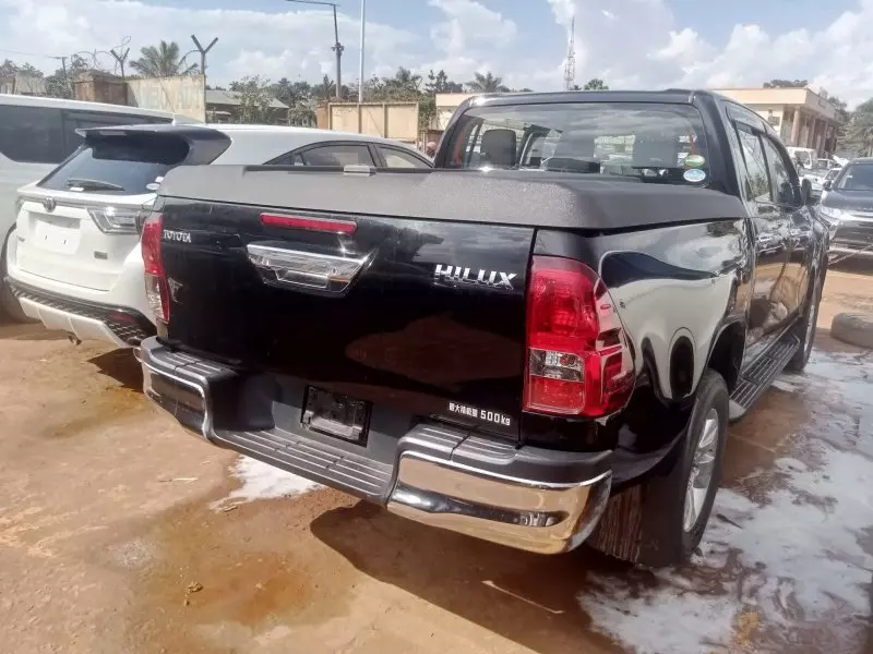 Toyota Hilux   - 2018