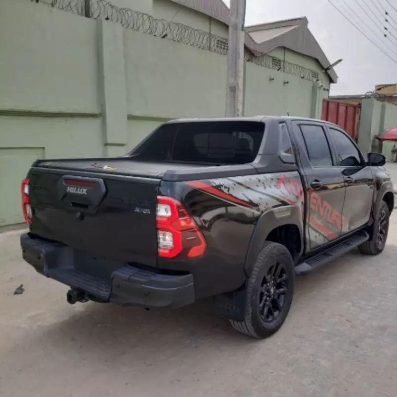 Toyota Hilux   - 2024