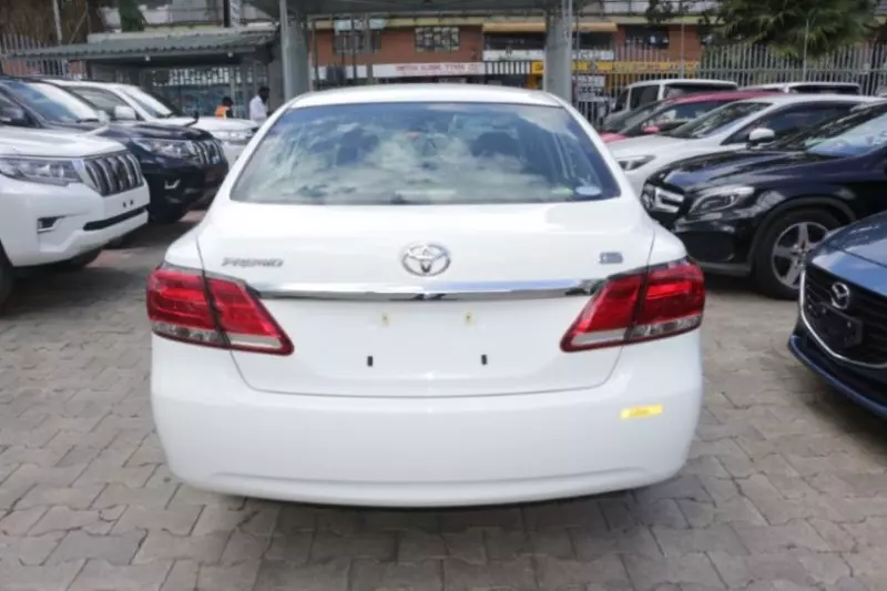 Toyota Premio    - 2018