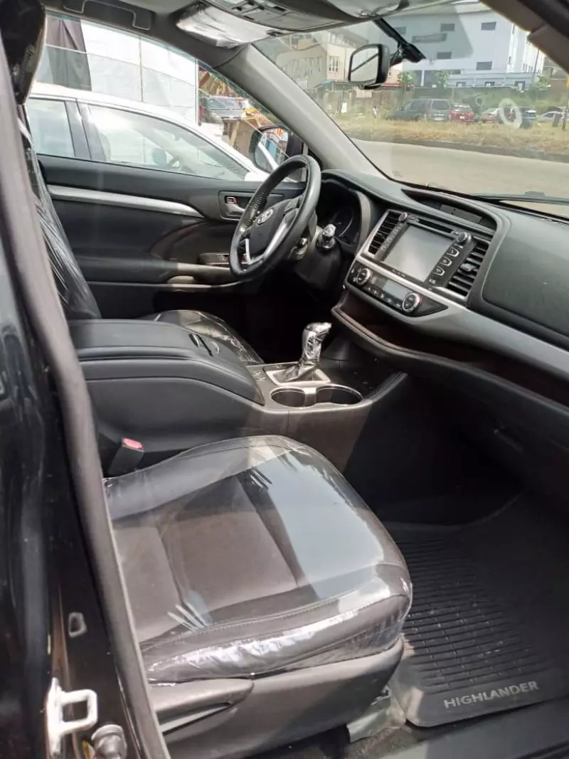Toyota Highlander   - 2016
