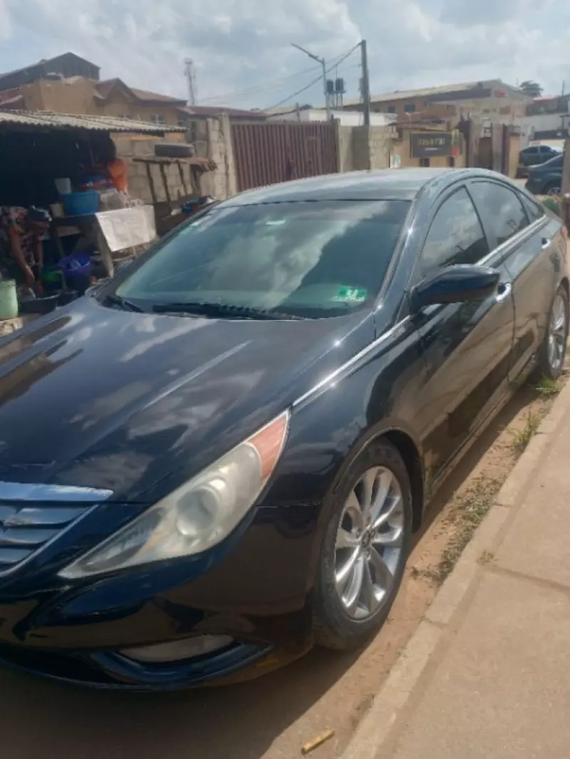 Hyundai Sonata   - 2012