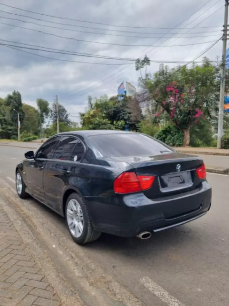 BMW 330i   - 2010