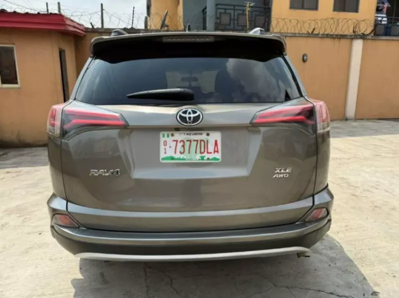 Toyota RAV 4   - 2016