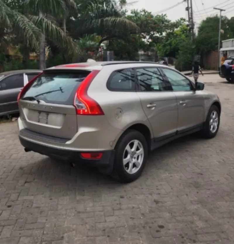 Volvo XC60   - 2011