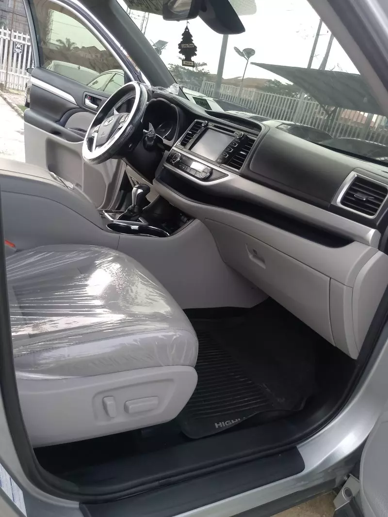 Toyota Highlander   - 2019