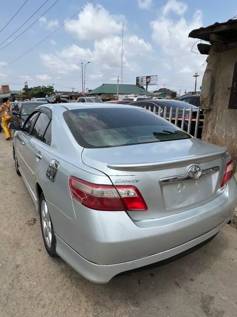 Toyota Camry   - 2009