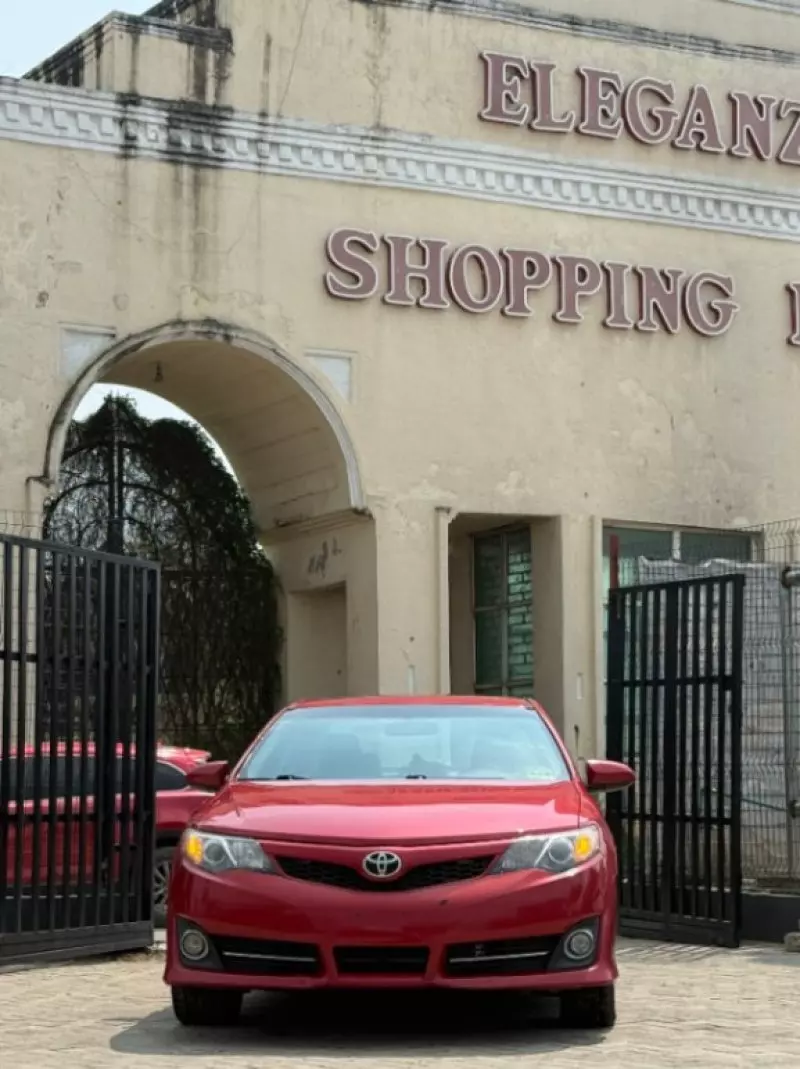 Toyota Camry   - 2012