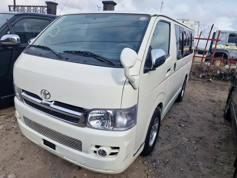 Toyota Hiace   - 2009
