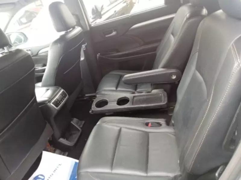 Toyota Highlander   - 2016