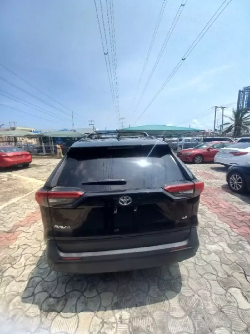 Toyota RAV4   - 2019
