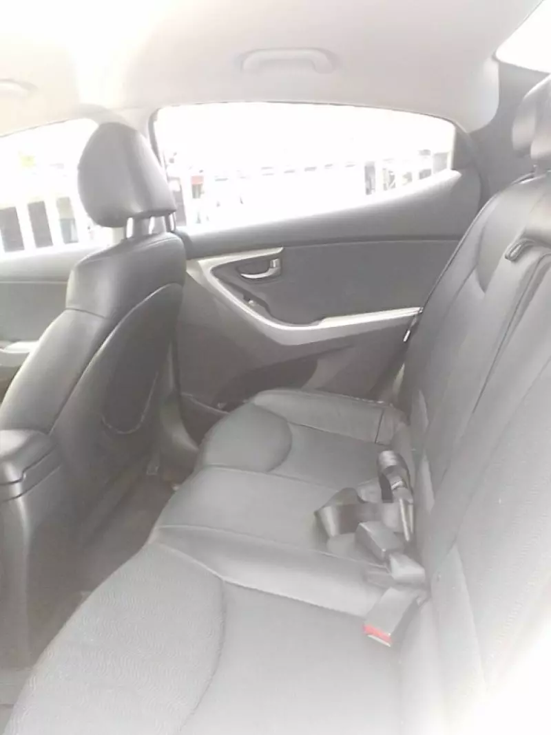 Hyundai Elantra   - 2012