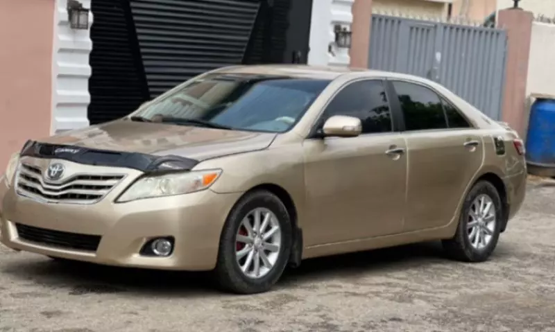 Toyota Camry   - 2010