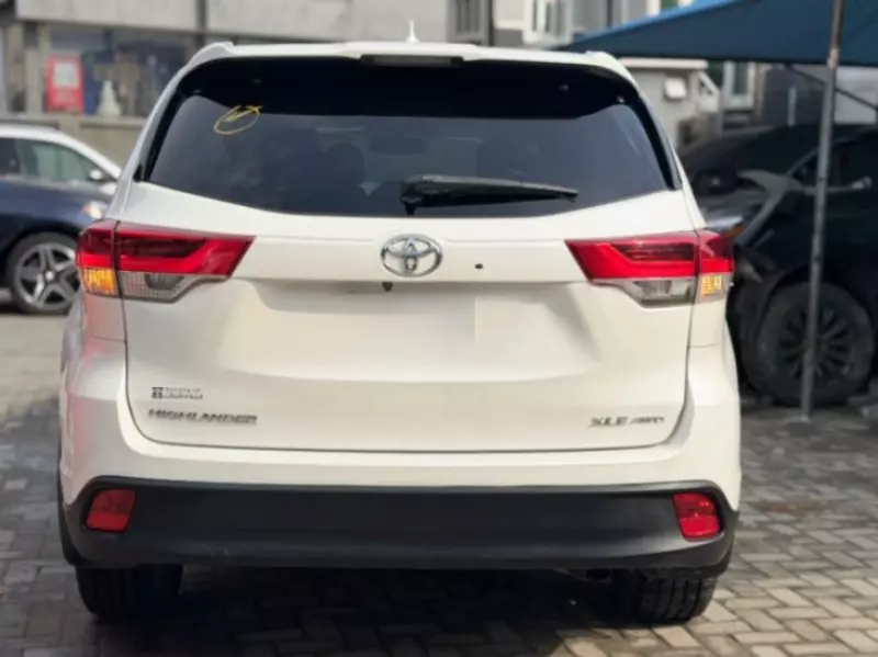 Toyota Highlander   - 2017