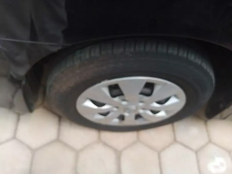 Toyota Noah   - 2013