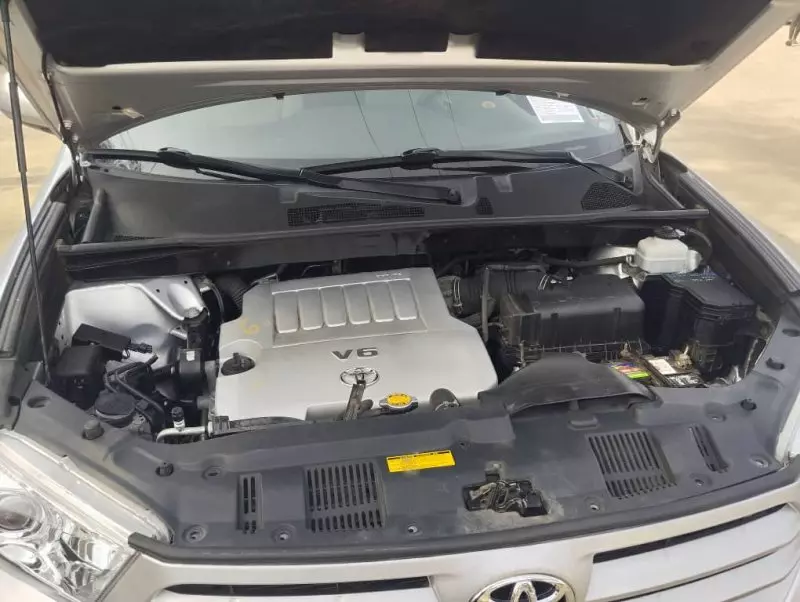 Toyota Highlander   - 2013