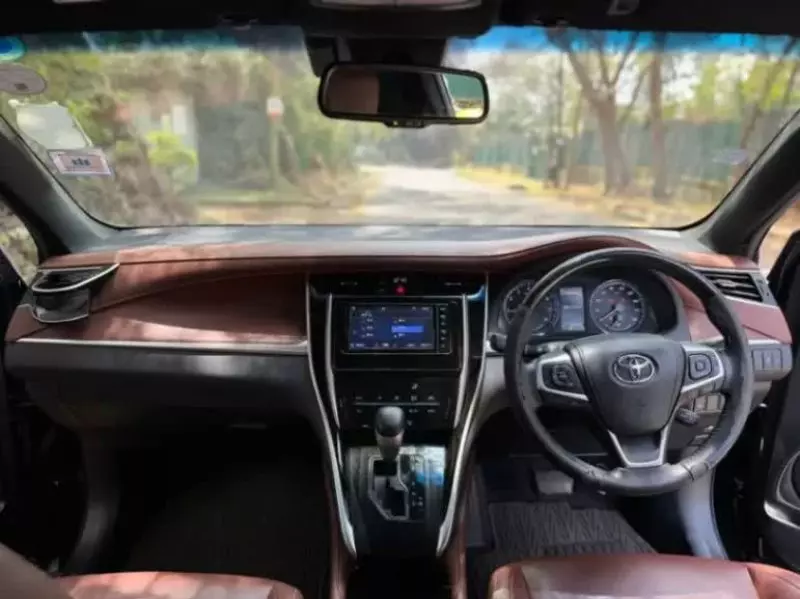 Toyota Harrier   - 2018