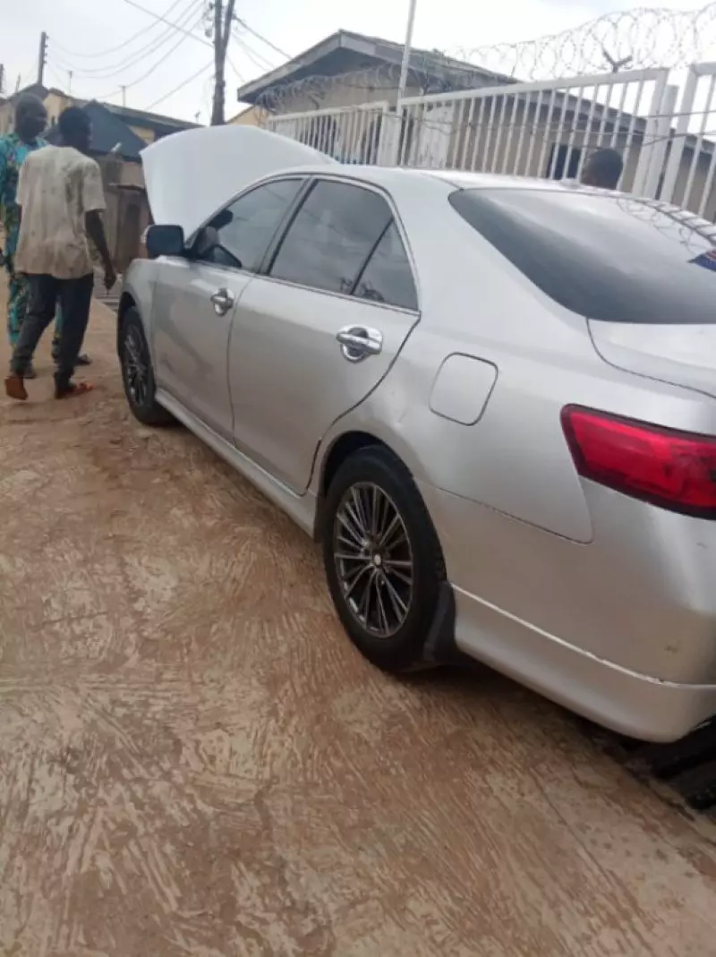 Toyota Camry   - 2010