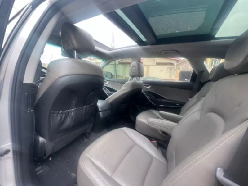Hyundai Santa Fe   - 2015
