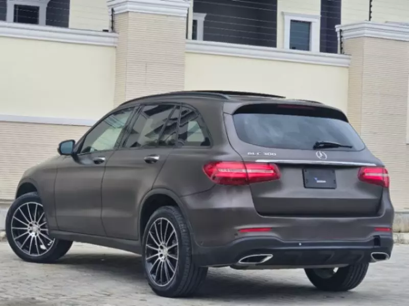 Mercedes-Benz GLC 300   - 2017
