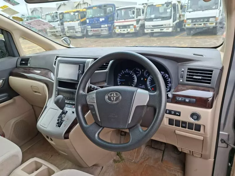 Toyota Alphard   - 2013