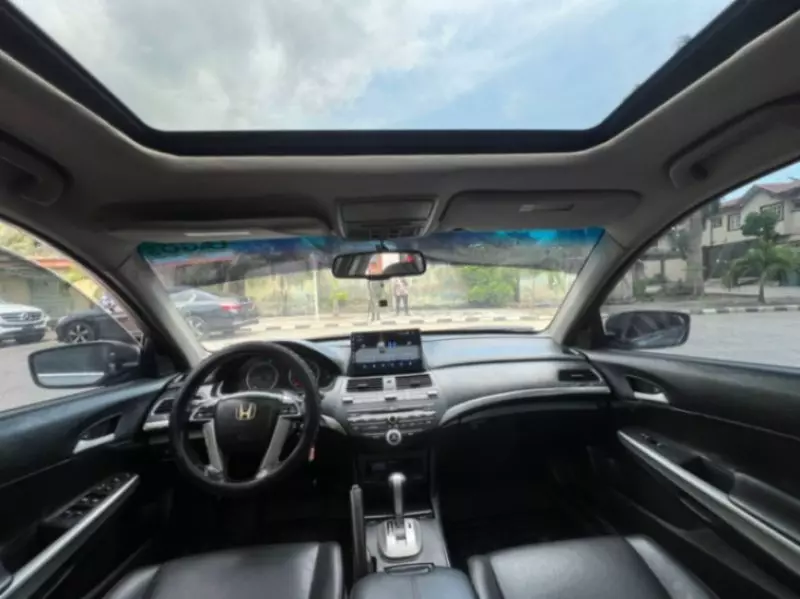 Honda Accord   - 2010