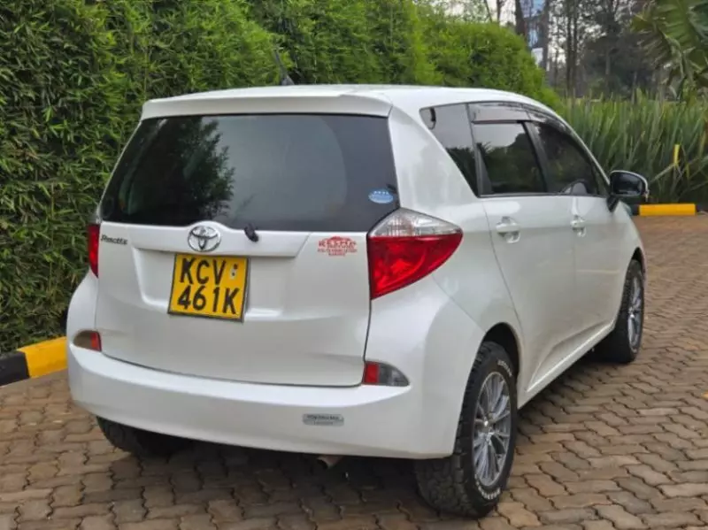 Toyota Ractis   - 2011