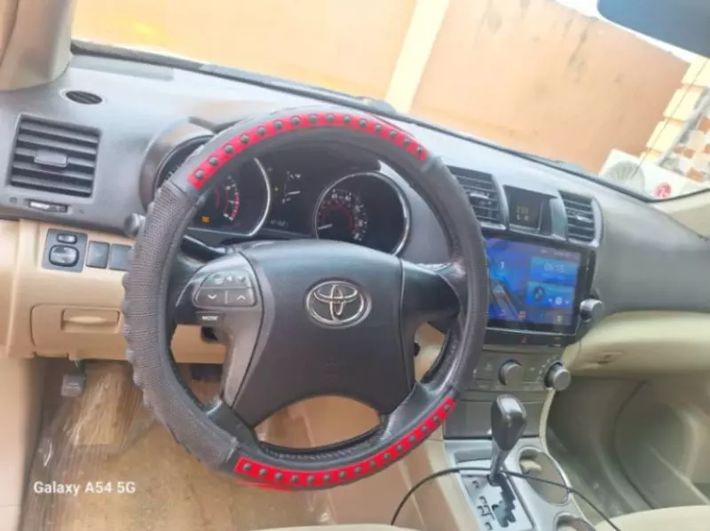 Toyota Highlander   - 2010
