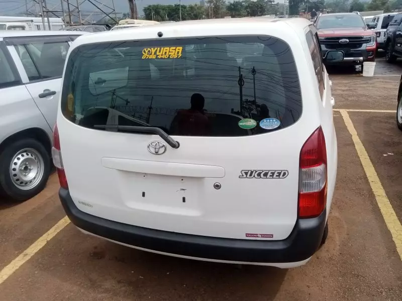 Toyota Probox    - 2016