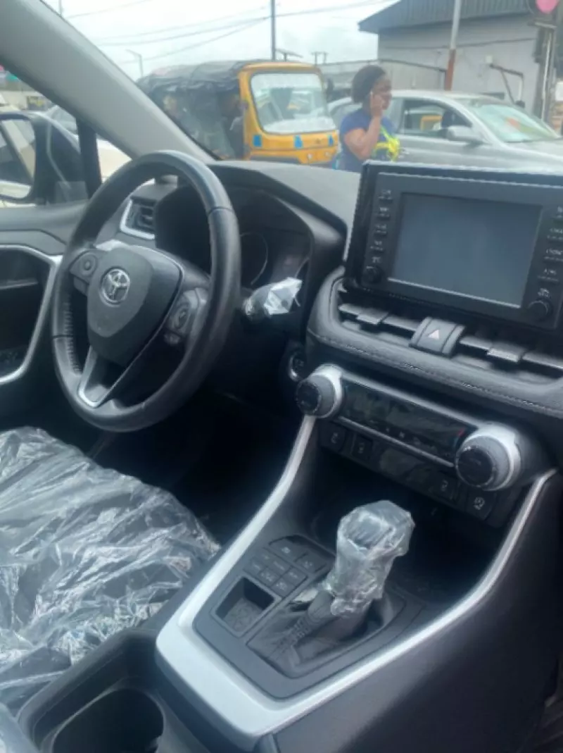 Toyota RAV 4   - 2021