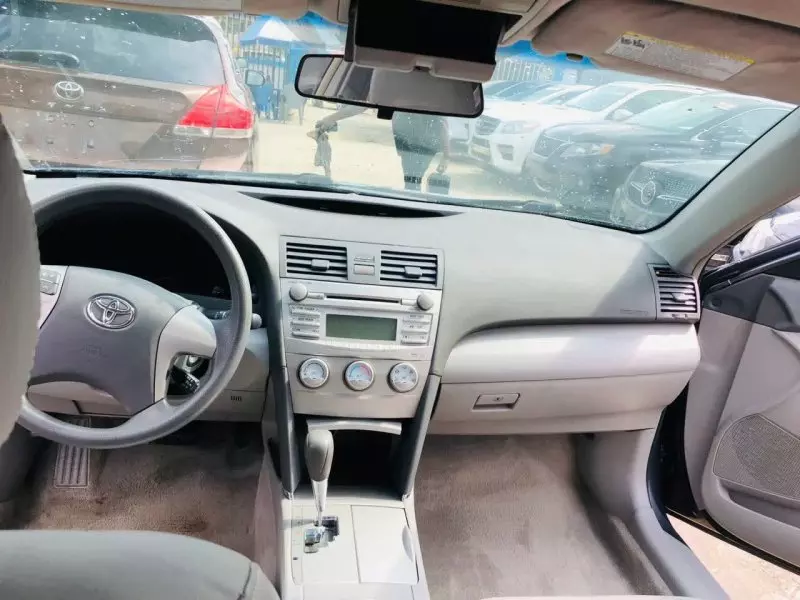 Toyota Camry   - 2010