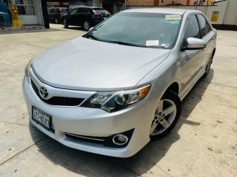 Toyota Camry   - 2012