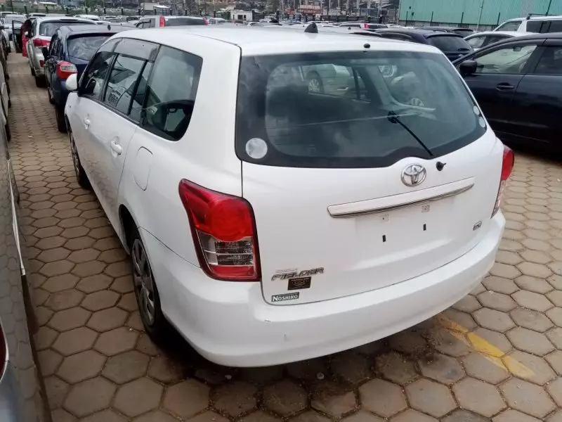 Toyota Fielder    - 2012