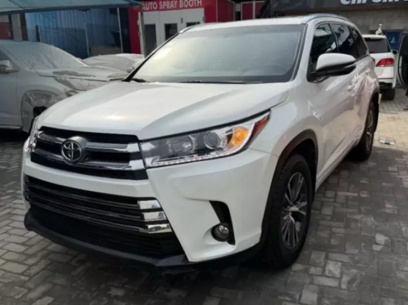 Toyota Highlander   - 2017