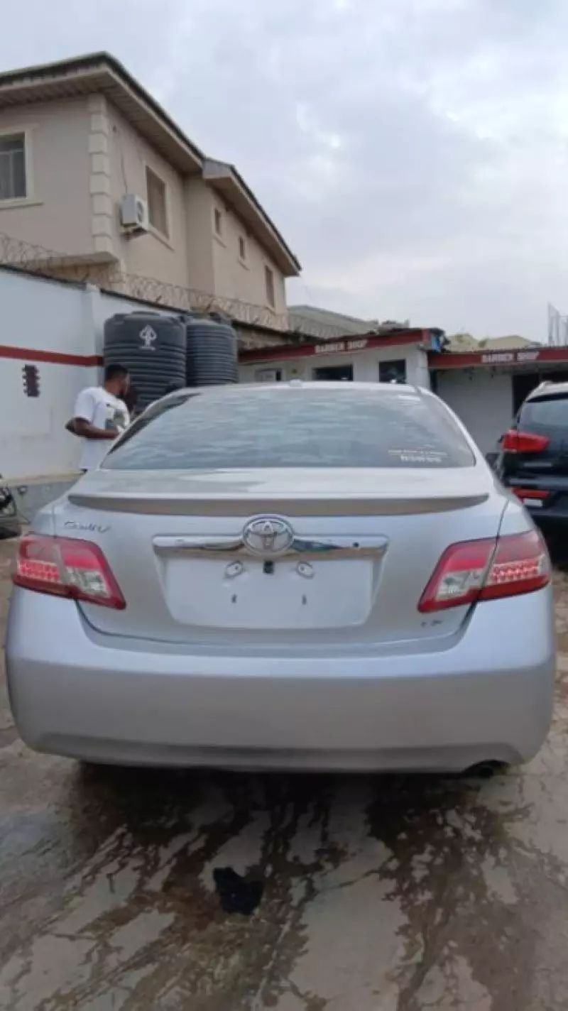 Toyota Camry   - 2010