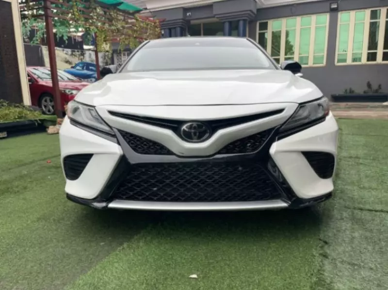 Toyota Camry   - 2018