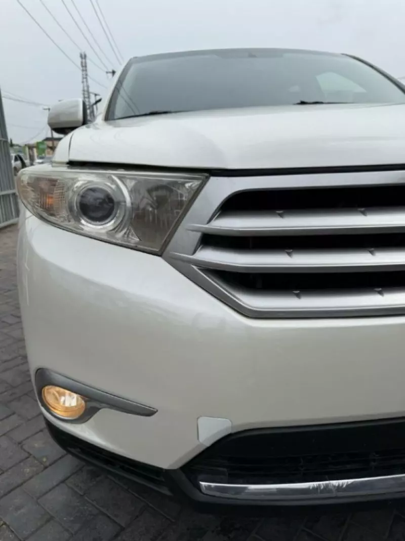 Toyota Highlander   - 2013
