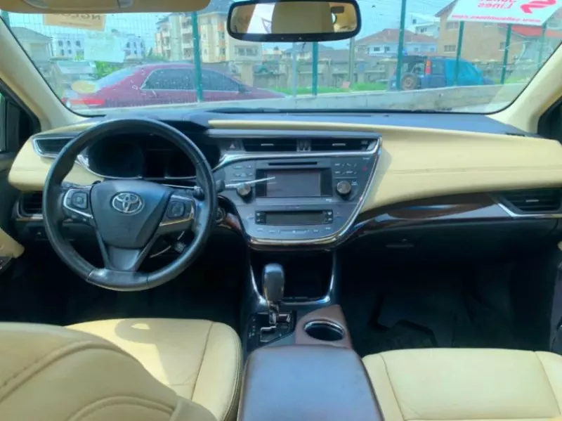 Toyota Avalon   - 2013