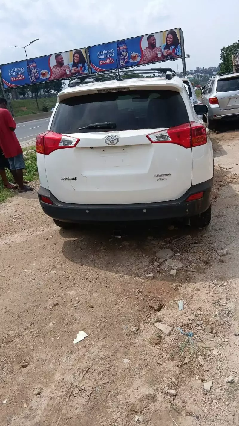 Toyota RAV 4   - 2015