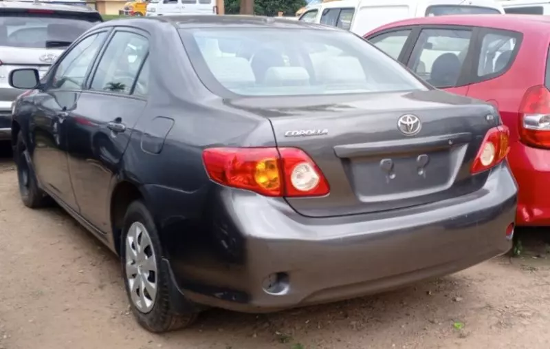 Toyota Corolla   - 2009