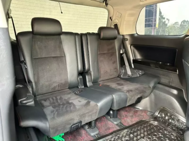 Toyota Vellfire    - 2014