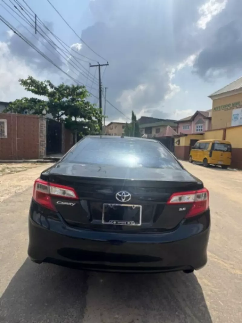 Toyota Camry   - 2012