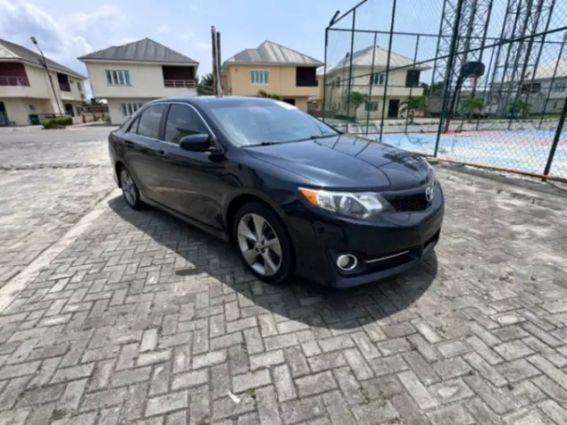 Toyota Camry   - 2014