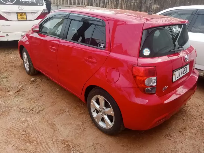 Toyota Ist    - 2010