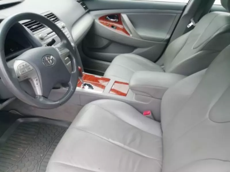 Toyota Camry   - 2010