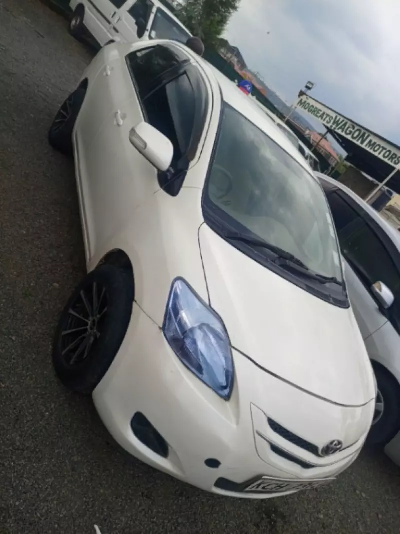 Toyota Belta   - 2009