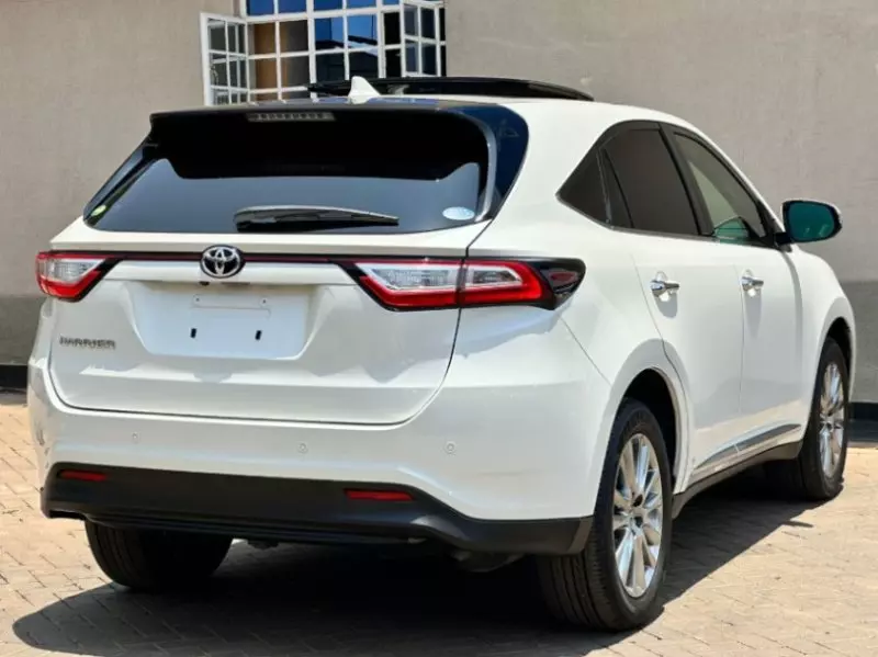 Toyota Harrier   - 2019