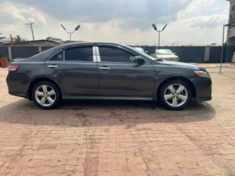 Toyota Camry   - 2011