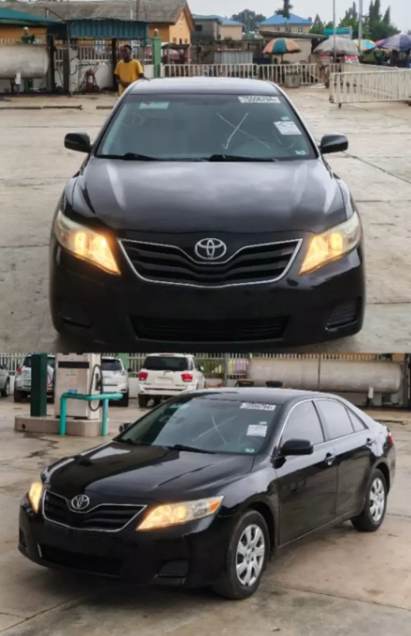 Toyota Camry   - 2011